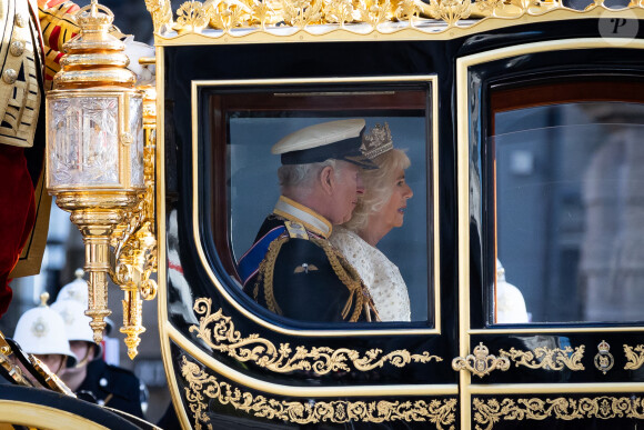 Le roi Charles III d'Angleterre et Camilla Parker Bowles, reine consort d'Angleterre, quittent Buckingham Palace avant le premier "discours du trône" devant la chambre des Lords au palais de Westminster à Londres, Royaume Uni, le 7 novembre 2023. 