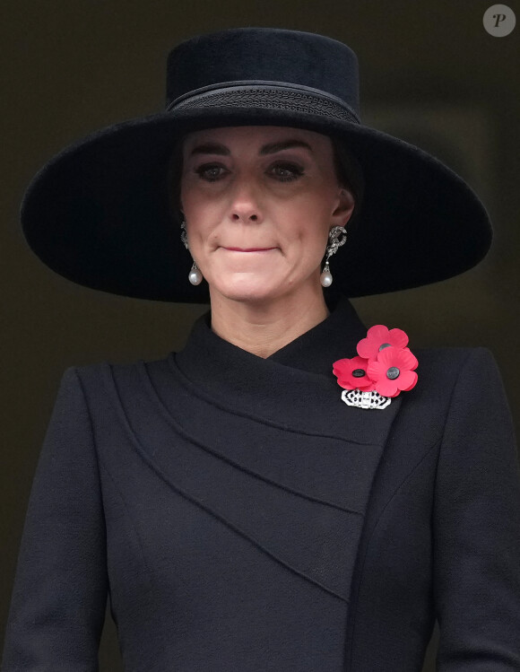 Cela n'a pas échappé aux plus aguerris. Le cliché, premier officiel depuis plus de deux mois, a même été retiré des banques d'images des agences de presse
Catherine Kate Middleton, princesse de Galles - Les membres de la famille royale d'Angleterre et les personnalités lors du "Remembrance Sunday Service" à Londres le 13 novembre 2022. 