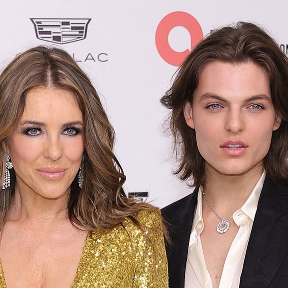 La comédienne avait opté pour une tenue qui mettait en valeur sa silhouette sculpturale
Elizabeth Hurley (Liz Hurley) et son fils Damian - Photocall de la soirée annuelle de la Elton John AIDS Foundation à West Hollywood le 10 mars 2024. 