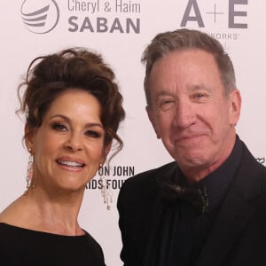 Tim Allen, sa femme Jane Hajduk - Photocall de la soirée annuelle de la Elton John AIDS Foundation à West Hollywood le 10 mars 2024. 