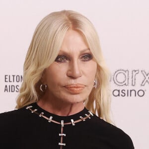 Donatella Versace - Photocall de la soirée annuelle de la Elton John AIDS Foundation à West Hollywood le 10 mars 2024. 