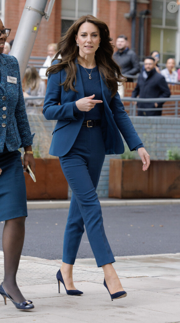 Kate Middleton a publié une photo retouchée très troublante.
Catherine (Kate) Middleton, princesse de Galles, inaugure la nouvelle unité de chirurgie de jour pour enfants "Evelina" à l'hôpital Guy's et St Thomas de Londres, Royaume Uni.