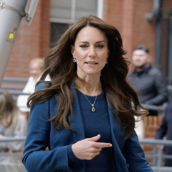 Kate Middleton a publié une photo retouchée très troublante.
Catherine (Kate) Middleton, princesse de Galles, inaugure la nouvelle unité de chirurgie de jour pour enfants "Evelina" à l'hôpital Guy's et St Thomas de Londres, Royaume Uni.