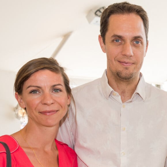 Grand Corps Malade parcourt la France et déclame son slam puissant...
Grand Corps malade (Fabien Marsaud) et sa femme Julia avec Tony Parker et sa femme Axelle Francine - Longines Paris Eiffel Jumping au Champ-de-Mars à Paris.