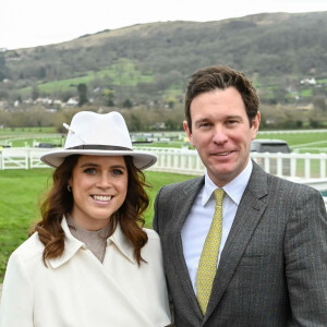 Et qui leur a sans doute fait du bien ! 
La princesse Eugenie d'York et son mari Jack Brooksbank, au festival de Cheltenham, le 13 mars 2024. 