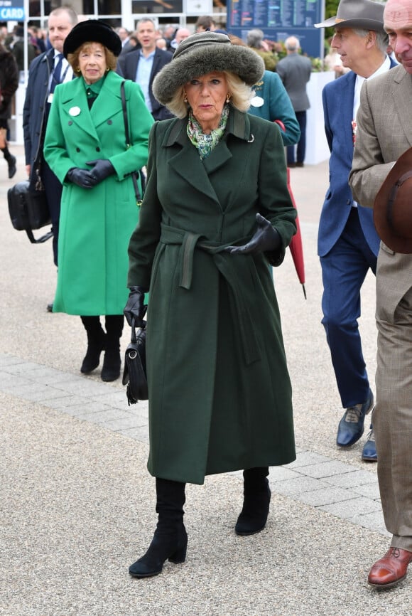 Camilla Parker Bowles, reine consort d'Angleterre arrive au festival de Cheltenham 2024 le 13 mars 2024. 