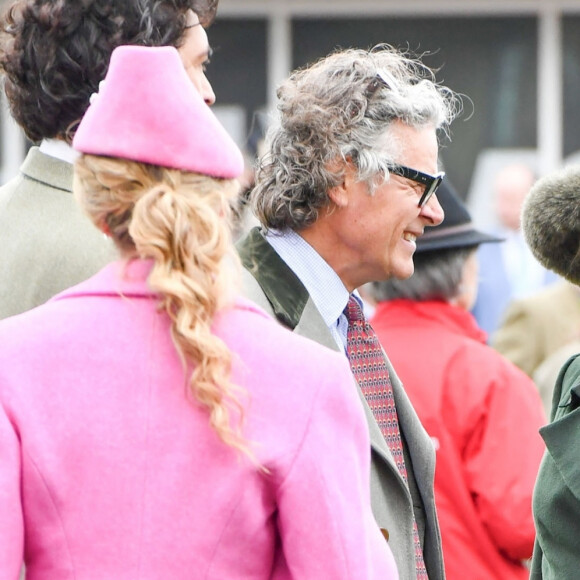 Camilla Parker Bowles, reine consort d'Angleterre, lors du festival hippique de Cheltenham, le 13 mars 2024. 