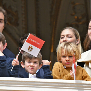 Et qui ont longtemps joué les curieux avec leurs cousins.
Ben-Sylvester Strautmann, Raphaël Elmaleh, Beatrice Borromeo et la princesse Alexandra de Hanovre - Le prince de Monaco fête son anniversaire (66 ans) en famille sur la Place du Palais princier de Monaco, le 14 mars 2024. © Bruno Bebert/Bestimage