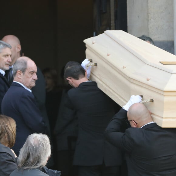 Antoine de Caunes et Pierre Lescure - Obsèques du journaliste, animateur de télévision et animateur de radio français Philippe Gildas en la salle de la Coupole au crématorium du cimetière du Père-Lachaise à Paris, France, le 5 novembre 2018. 