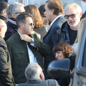 José Garcia, Emma de Caunes, Dominique Farrugia, Laurent Chalumeau - Sorties des obsèques du journaliste, animateur de télévision et animateur de radio français Philippe Gildas en la salle de la Coupole au crématorium du cimetière du Père-Lachaise à Paris, France, le 5 novembre 2018. 