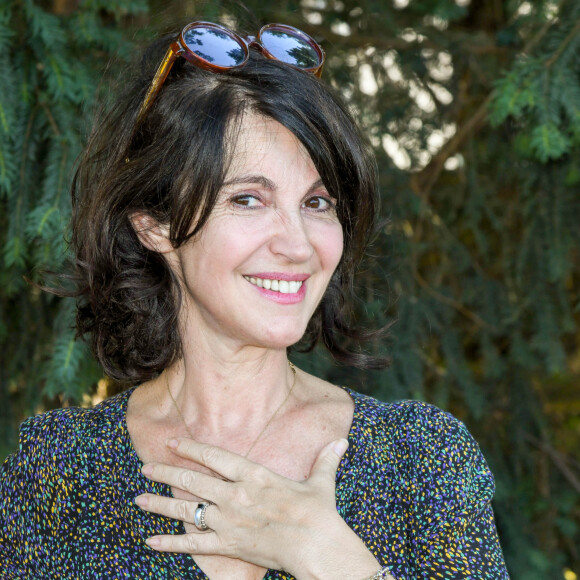 Le monde est décidément petit. Lors d'une entrevue avec "Le Monde", Zabou Breitman avait révélé avoir un lien de parenté inattendu avec un homme politique connu
Zabou Breitman lors de la 12ème édition du festival du Film Francophone d'Angoulême, France