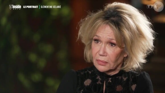 Clémentine Célarié au bord des larmes dans l'émission 50' inside sur TF1.