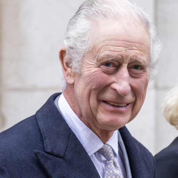 Apparemment très heureux pour son frère, le roi Charles aurait d'ailleurs d'ores et déjà donné sa bénédiction à cette union
Le roi Charles III d'Angleterre quitte l'hôpital avec la reine consort Camilla après y avoir subi une opération de la prostate. Londres, le 29 janvier 2024.