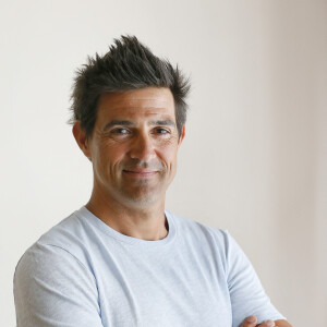 Jean-Pascal Lacoste n'en dira pas plus sur les circonstances de la disparition de sa maman. On sait en revanche que son père est décédé en 2005 d'un AVC (accident vasculaire cérébral).
Exclusif - Rendez-vous avec Jean-Pascal Lacoste (Habillé par American Vintage) à Saint-Jean-de-Luz. Le 10 juillet 2020 © Patrick Bernard / Bestimage