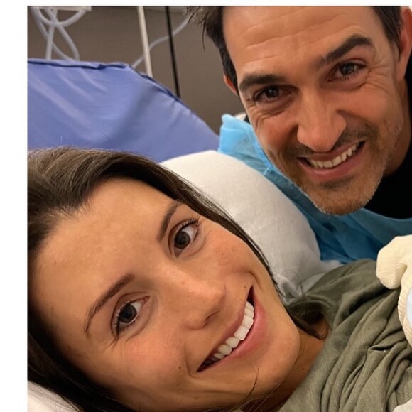 Delphine Tellier et Jean-Pascal Lacoste avec Ainhoa le jour de sa naissance