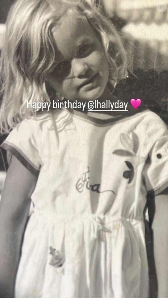 Alors que sa mère a également eu une pensée pour elle.
La mère de Laeticia Hallyday lui souhaite un bel anniversaire, Instagram.