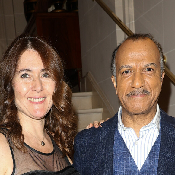 Pascal Legitimus s'est rendu au Four Seasons hôtel George V de Paris, le 18 mars 2024, pour assister à la soirée de gala de la Fondation pour la recherche en physiologie.
Pascal Legitimus et sa femme Adriana Santini - Soirée de gala pour la Fondation de la recherche en physiologie, les Stethos, au George V à Paris le 18 mars 2024. © Coadic Guirec / Bestimage