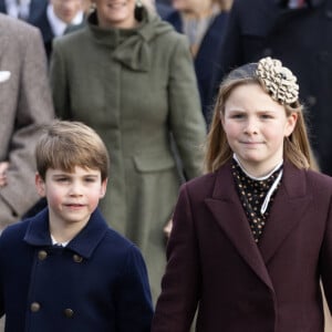 Heureusement, il sera entouré de ses cousins. 
Le prince Louis de Galles, Mia Tindall - Les membres de la famille royale britannique lors de la messe du matin de Noël en l'église St-Mary Magdalene à Sandringham, le 25 décembre 2023. 