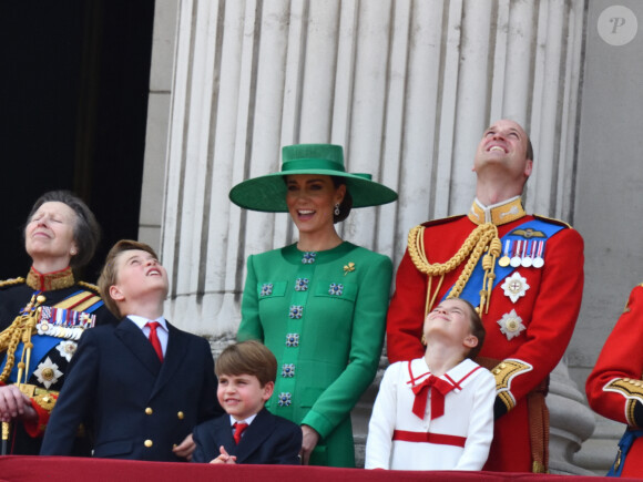 La princesse Anne, le prince George, le prince Louis, la princesse Charlotte, Kate Catherine Middleton, princesse de Galles, le prince William de Galles - La famille royale d'Angleterre sur le balcon du palais de Buckingham lors du défilé "Trooping the Colour" à Londres. Le 17 juin 2023 