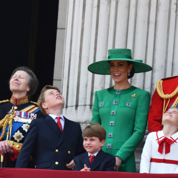 La princesse Anne, le prince George, le prince Louis, la princesse Charlotte, Kate Catherine Middleton, princesse de Galles, le prince William de Galles - La famille royale d'Angleterre sur le balcon du palais de Buckingham lors du défilé "Trooping the Colour" à Londres. Le 17 juin 2023 