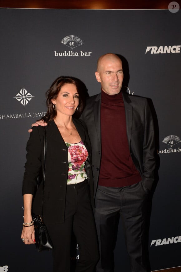 La femme de Zinedine Zidane fête son anniversaire ce 20 mars
 
Zinedine Zidane et sa femme Véronique - A l'occasion des 20 ans de la victoire de l'équipe de France, les bleus 98 se sont rendus à un dîner organisé au Buddha Bar avec tous les joueurs et leur famille le 11 juin 2018. © Rachid Bellak/Bestimage