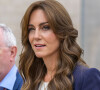Kate Middleton ne devrait pas revenir sur le devant de la scène avant Pâques.
Kate Middleton, princesse de Galles, marraine du Forward Trust, visite la prison HMP High Down de Surrey, Royaume Uni. 