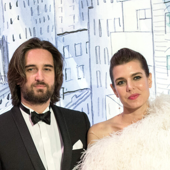 En 2018, elle portait l'une de ses plus belles tenues au bras de son (désormais ex) mari.
Charlotte Casiraghi et Dimitri Rassam - 64ème Bal de la Rose sur le thème de Manhattan, imaginé par K.Lagerfeld, au profit de la Fondation Princesse Grace, dans la Salle des Etoiles au Sporting Monte Carlo à Monaco. Le 24 mars 2018 © Pierre Villard / Palais Princier / SBM via Bestimage 