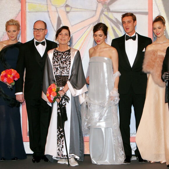 La princesse Charlène de Monaco, le prince Albert II de Monaco, la princesse Caroline de Hanovre, Charlotte Casiraghi, Béatrice Borromeo et son compagnon Pierre Casiraghi, Karl Lagerfeld - Bal de la Rose 2014 au sporting à Monaco, le 29 mars 2014. 