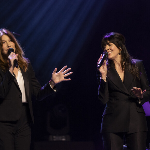 Carla Bruni, Nolwenn Leroy au concert du gala des 20 ans de la fondation Recherche Alzheimer "2 générations chantent pour la 3ème" à l'Olympia à Paris le 18 mars 2024. © Cyril Moreau / Bestimage 