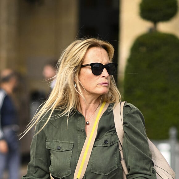 Exclusif - Estelle Lefébure à la sortie de l'hôtel Crillon à Paris, lors de la fashion week. Le 28 septembre 2023  Exclusive - For Germany Call for price - People seen leaving the Crillon hotel during the fashion week in Paris. On September 28th 2023 