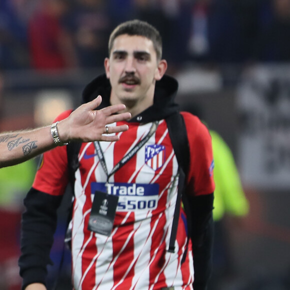 Antoine Griezmann, son père Alain et son frère Théo après la finale de la Ligue Europa, l'Olympique de Marseille contre l'Atlético de Madrid au stade Groupama à Decines-Charpieu banlieue de Lyon, France, le 16 mai 2018. L'Atlético de Madrid a gagné 3-0. © Cyril Moreau/Bestimage 