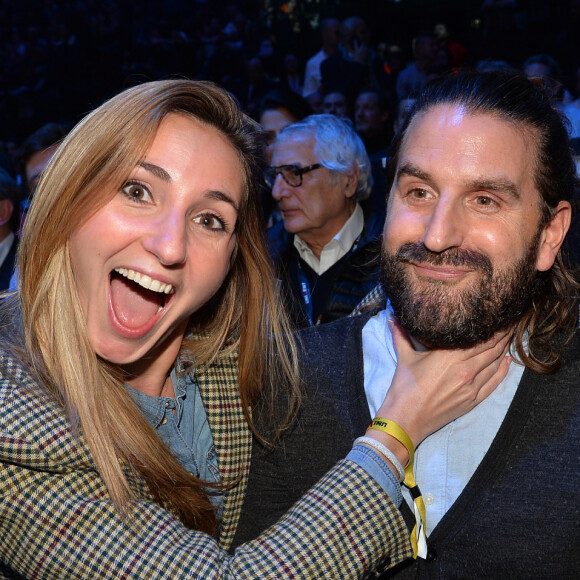 Car Marie Portolano attend son troisième enfant, le deuxième avec son mari Grégoire Ludig.
Marie Portolano et son mari Grégoire Ludig lors du gala de boxe Univent à l'AccorHotels Arena de Paris pour le championnat du monde WBA le 15 novembre 2019. © Veeren / Bestimage