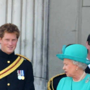En raison d'une décision prise par Elizabeth II au moment de son départ aux Etats-Unis. 
Prince William, Prince Harry, la reine Elizabeth II, le prince Philip,et Timothy Laurence - Buckingham Palace, Londres