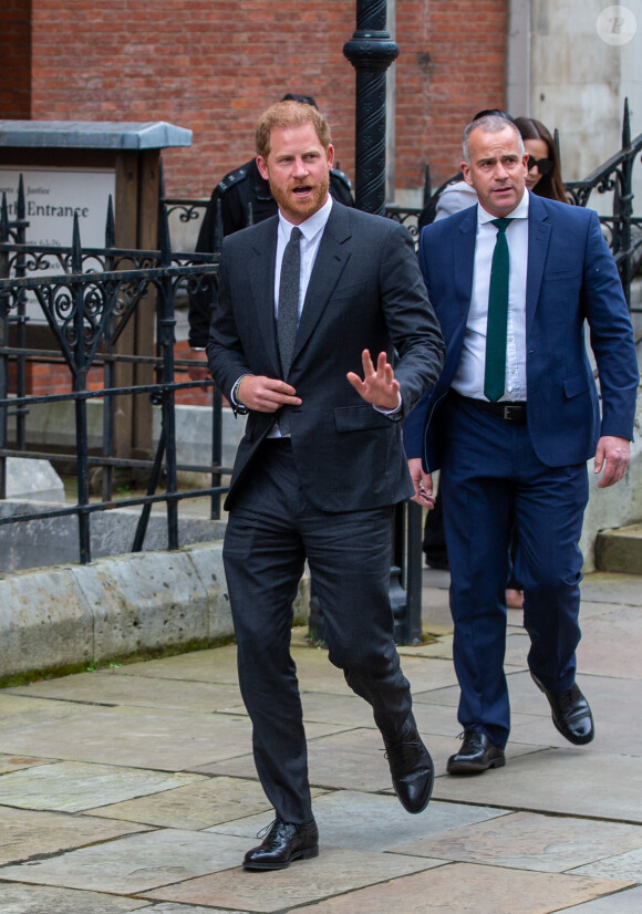 Le prince Harry, duc de Sussex, à la sortie du procès contre l'éditeur du journal "Daily Mail" à Londres, le 30 mars 2023. © Tayfun Salci/Zuma Press/Bestimage 