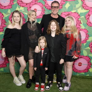 A en croire le magazine People, l'actrice américaine aurait demandé à obtenir la garde exclusive de sa progéniture.
Tori Spelling, Dean McDermott, Stella McDermott,Finn McDermott, Hattie McDermott, Liam McDermott, Beau McDermott au photocall du gala caritatif "Stands for Kids" au profit du "Luskin Orthopaedic Institute for Children" à Los Angeles, le 11 juin 2023. 