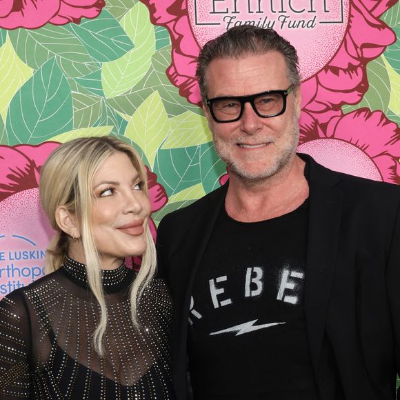 La mère de famille aurait également demandé une pension alimentaire à son désormais ex-époux.
Tori Spelling, Dean McDermott au photocall du gala caritatif "Stands for Kids" au profit du "Luskin Orthopaedic Institute for Children" à Los Angeles, le 11 juin 2023. 
