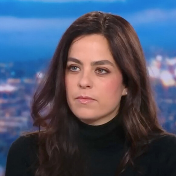 Captures d'écran d'Anouchka Delon qui a pris la parole face aux dernières accusations de son frère, Anthony sur le plateau du JT de Audrey Crespo-Mara sur TF1 le 7 janvier 2023.