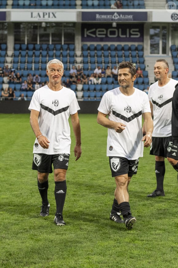 Didier Deschamps et Bixente Lizarazu - Match de football caritatif du Variétés Club de France contre les légendes des Avirons Bayonnais au profit des associations "Pièces Jaunes" et "Centre Hospitalier de la Côte Basque - Service Pédiatrie" à Bayonne le 19 octobre 2022. 12.000 € ont été récoltés après la victoire du Variétés 2-1 contre les légendes des Avirons Bayonnais. © Pierre Perusseau/Bestimage 