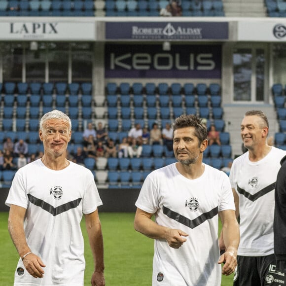Didier Deschamps et Bixente Lizarazu - Match de football caritatif du Variétés Club de France contre les légendes des Avirons Bayonnais au profit des associations "Pièces Jaunes" et "Centre Hospitalier de la Côte Basque - Service Pédiatrie" à Bayonne le 19 octobre 2022. 12.000 € ont été récoltés après la victoire du Variétés 2-1 contre les légendes des Avirons Bayonnais. © Pierre Perusseau/Bestimage 