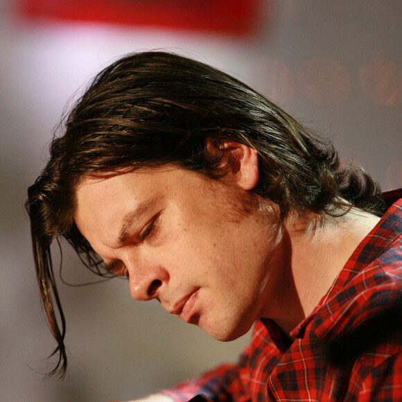 Benjamin Biolay lors de l'enregistrement de Vivement Dimanche le 25 avril 2007 à Paris, France. Photo par Max Colin/ABACAPRESS.COM