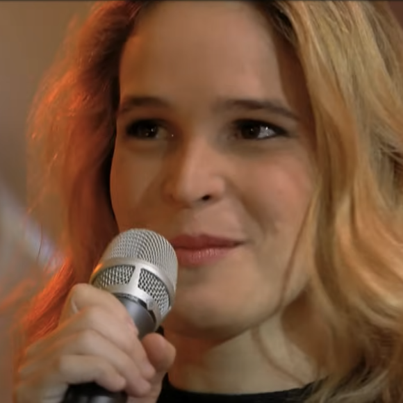 Sofia Wilhelmi, la mère de sa deuxième fille, Louise sur la scène de C à vous en 2016