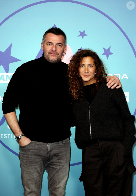 Aux cotés d'Arnaud Ducret.
Arnaud Ducret et Manon Azem pour le film "Mercato" au photocall des arrivées de la cérémonie de clôture du 27ème Festival International du Film de Comédie de l'Alpe d'Huez, France, le 20 janvier 2024. © Dominique Jacovides/Bestimage