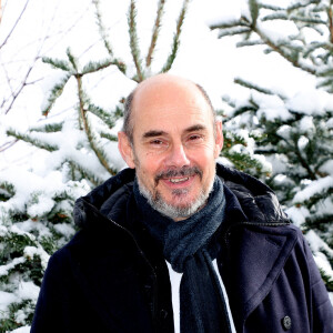 Bernard Campan - Photocall du film "Et plus si affinités" lors du 27ème Festival International du Film de Comédie de l'Alpe d'Huez, le 19 janvier 2024. © Dominique Jacovides / Bestimage 