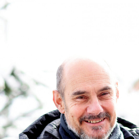 Bernard Campan - Photocall du film "Et plus si affinités" lors du 27ème Festival International du Film de Comédie de l'Alpe d'Huez, le 19 janvier 2024. © Dominique Jacovides / Bestimage 