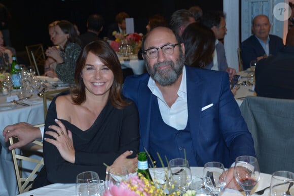 Kad Merad et sa femme Julia Vignali ont fait une rare apparition ensemble pour une soirée.
Kad Merad et sa femme Julia Vignali - Dîner de charité Breitling à la Samaritaine pour l'association "Premiers de Cordée" à Paris. 
