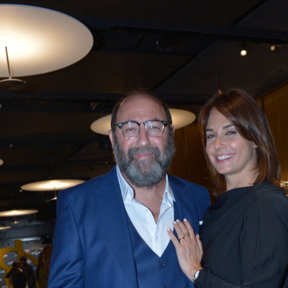 Kad Merad et sa femme Julia Vignali - Dîner de charité Breitling à la Samaritaine pour l'association "Premiers de Cordée" à Paris le 4 avril 2024.