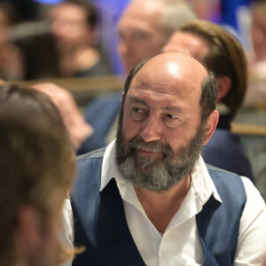 Il était particulièrement en forme lui aussi ! 
Kad Merad - Dîner de charité Breitling à la Samaritaine pour l'association "Premiers de Cordée" à Paris le 4 avril 2024.