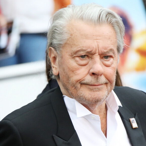 Alain Delon - Montée des marches du film "A Hidden Life" lors du 72ème Festival International du Film de Cannes, le 19 mai 2019. © Denis Guignebourg/Bestimage