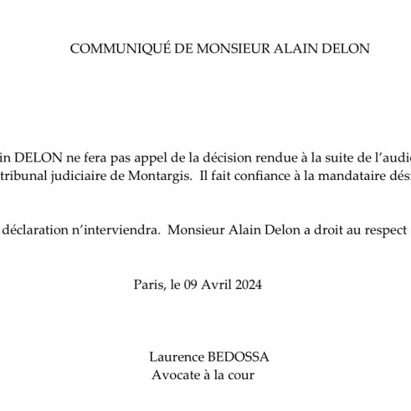 Dans un communiqué partagé sur X, anciennement Twitter.
Communiqué de l'avocate d'Alain Delon, X (anciennement Twitter).