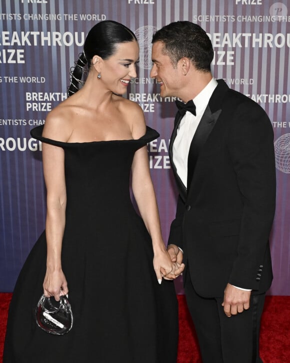 Orlando Bloom - avec qui elle s'est fiancée en 2019 - était vêtu d'un smoking noir classique et d'une chemise blanche
Katy Perry et Orlando Bloom à la 10e cérémonie du Breakthrough Prize le 13 avril 2024 à Los Angeles.